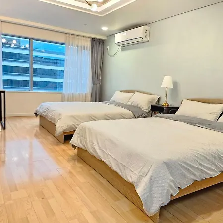 Mint House & Hongdae Station 아파트